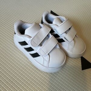 NWOT Adidas Kids White and Black Velcro Sneakers